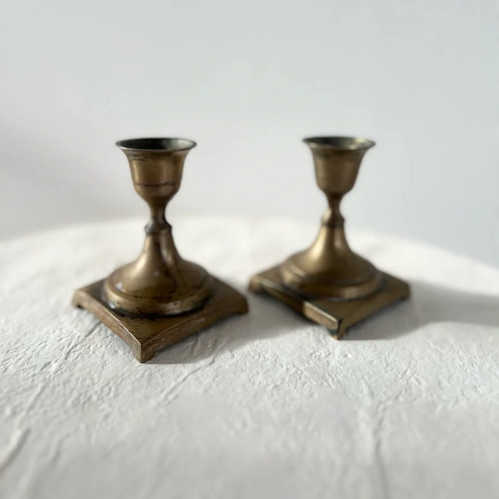 SET OF 2 GORGEOUS‎ VINTAGE BRASS CANDLE STICKS - SHORT W/ SQUARE BASES